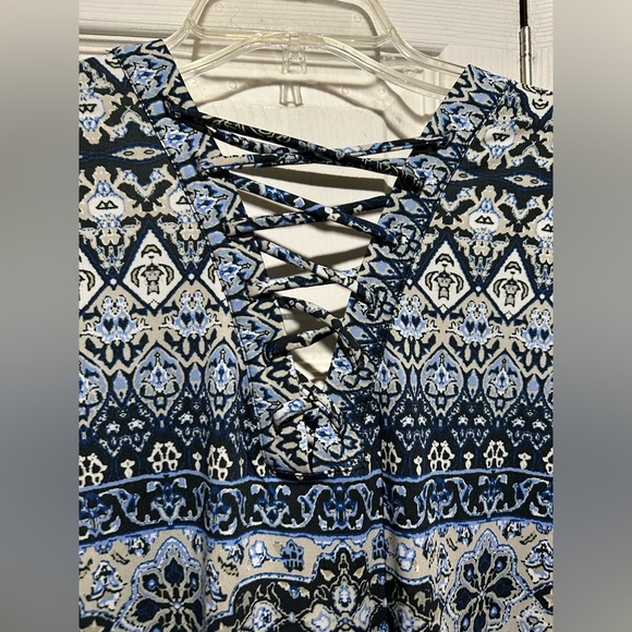 Navy & beige women's New Directions medium blouse. 3/4 length sleeves. - Picture 5 of 5